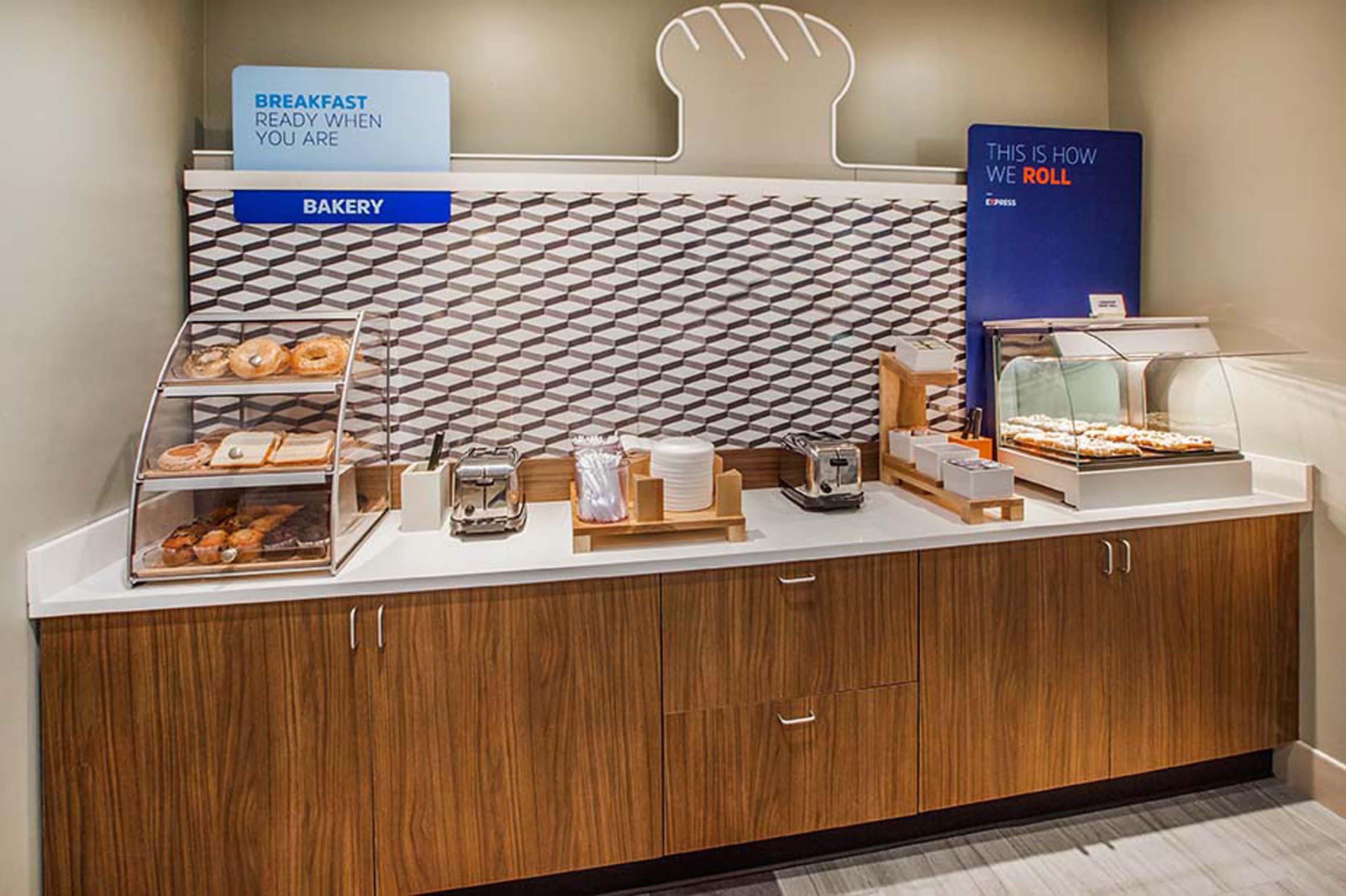 Holiday Inn Express Lawrence By Ihg Екстер'єр фото
