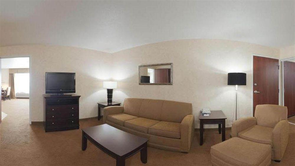 Holiday Inn Express Lawrence By Ihg Екстер'єр фото