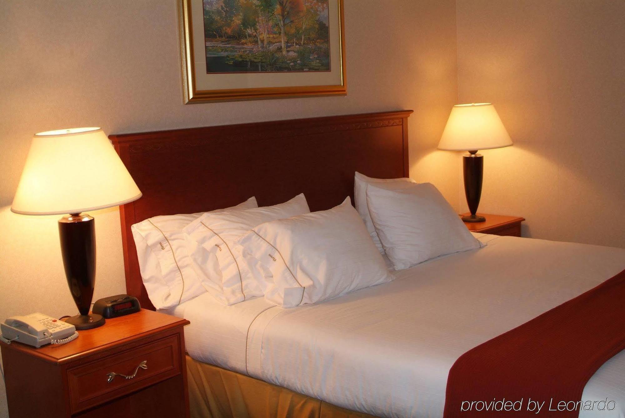 Holiday Inn Express Lawrence By Ihg Екстер'єр фото