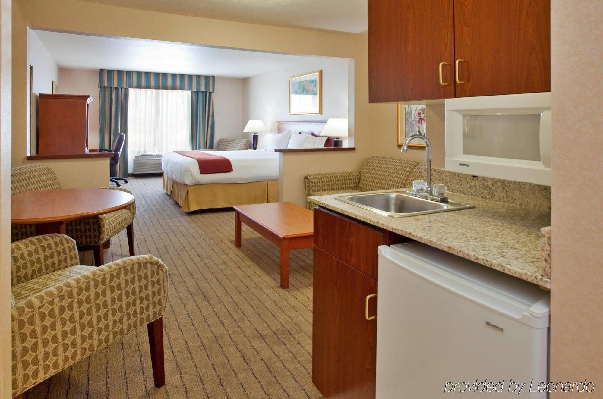 Holiday Inn Express Lawrence By Ihg Екстер'єр фото